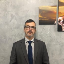 Heron de Moraes OAB/RS 68418
Áreas de atuação: Cível, Trabalhista Empresarial e Penal Empresarial.
Descrição: Graduado em ciências jurídicas e sociais pela PUCRS, pós graduado em penal empresarial.